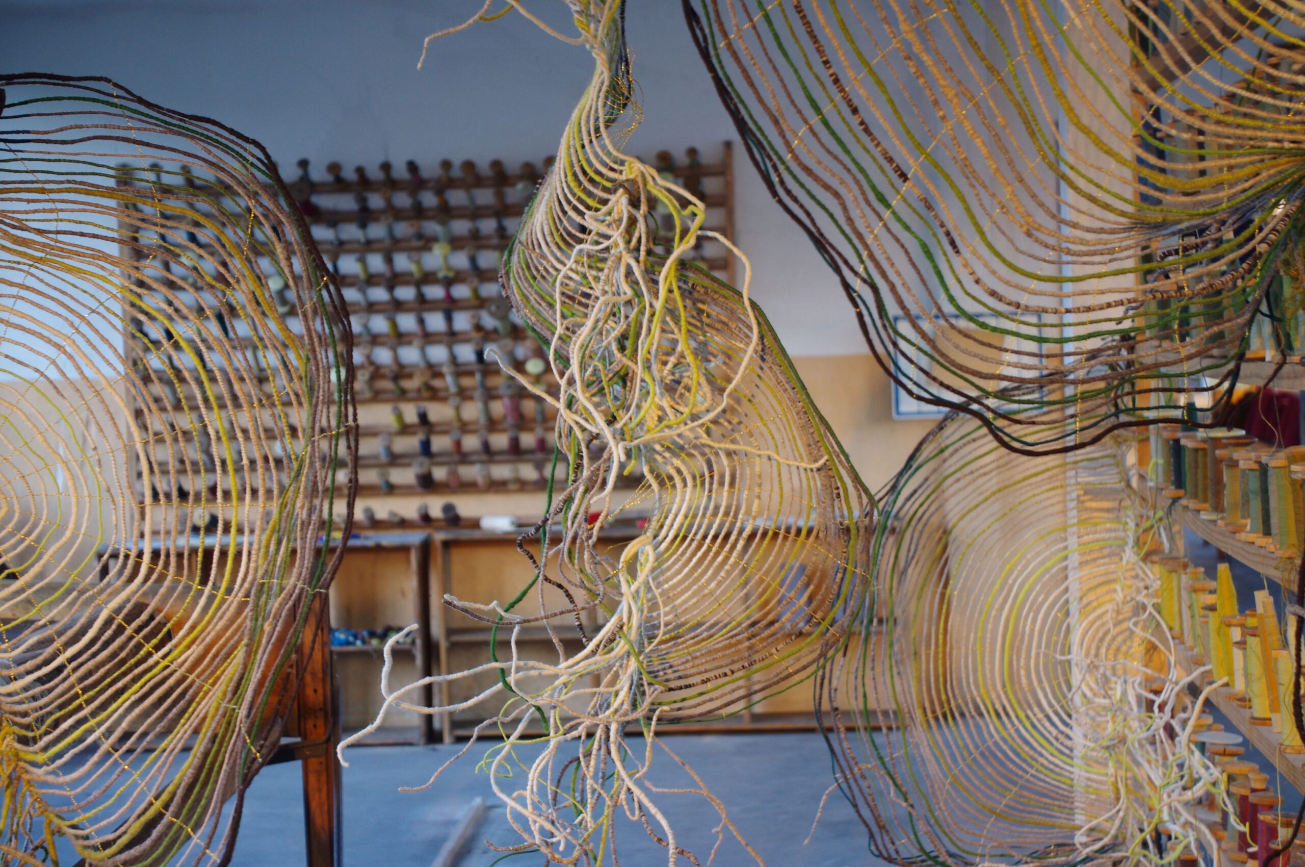 LA MAIN NUE: AN ECOSYSTEM OF ART AND CRAFT IN THE FRENCH TAPESTRY
